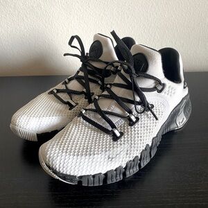 Nike metcon 4 black and white size 9
